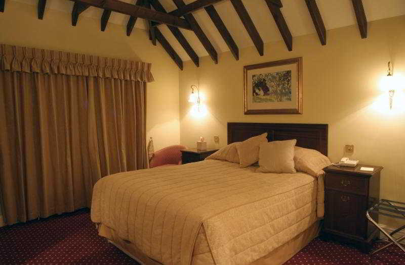 Hurtwood Hotel Peaslake Szoba fotó
